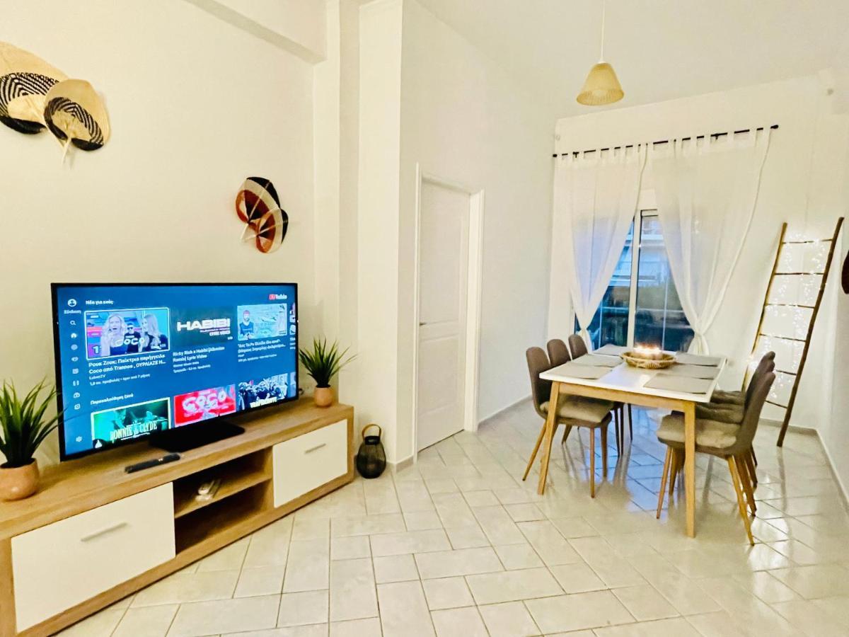 Chryssa's Deluxe Apartment