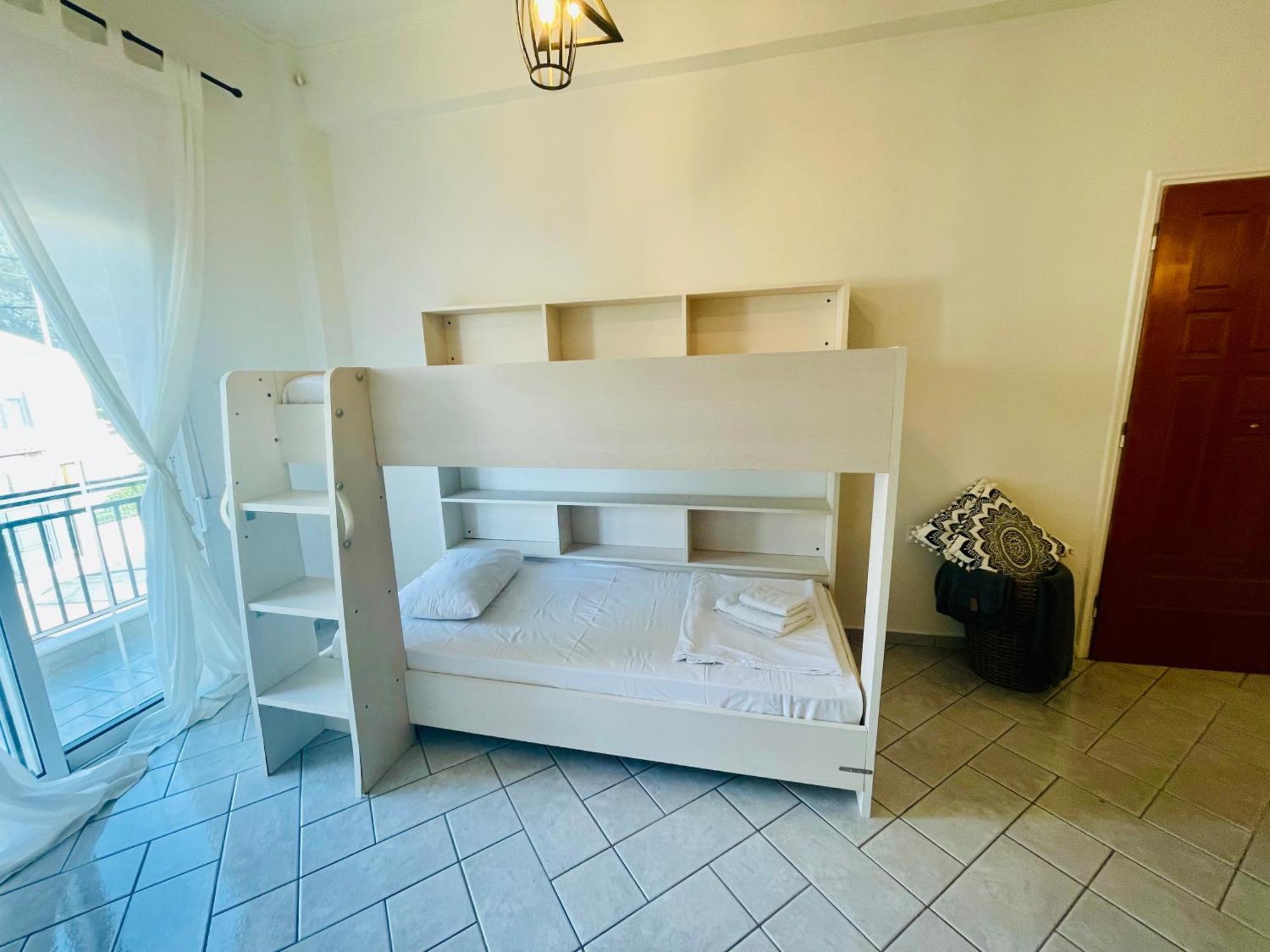 Chryssa's Deluxe Apartment